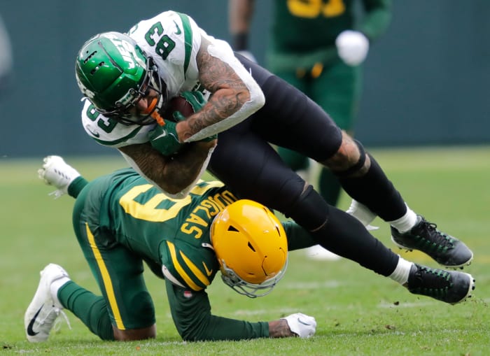 Jets tight end Tyler Conklin makes a reception at Green Bay in 2022